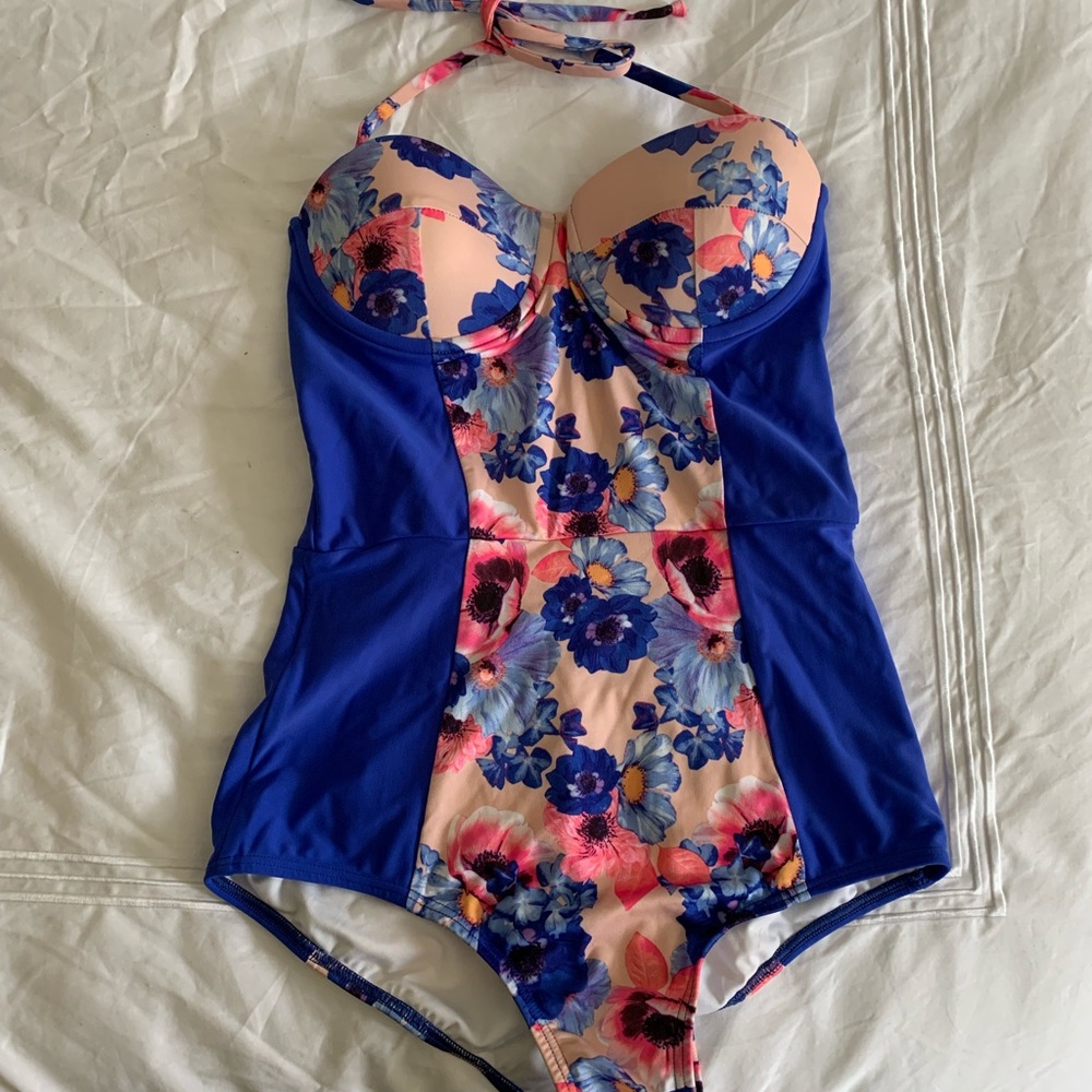 One piece Zinke floral swimsuit